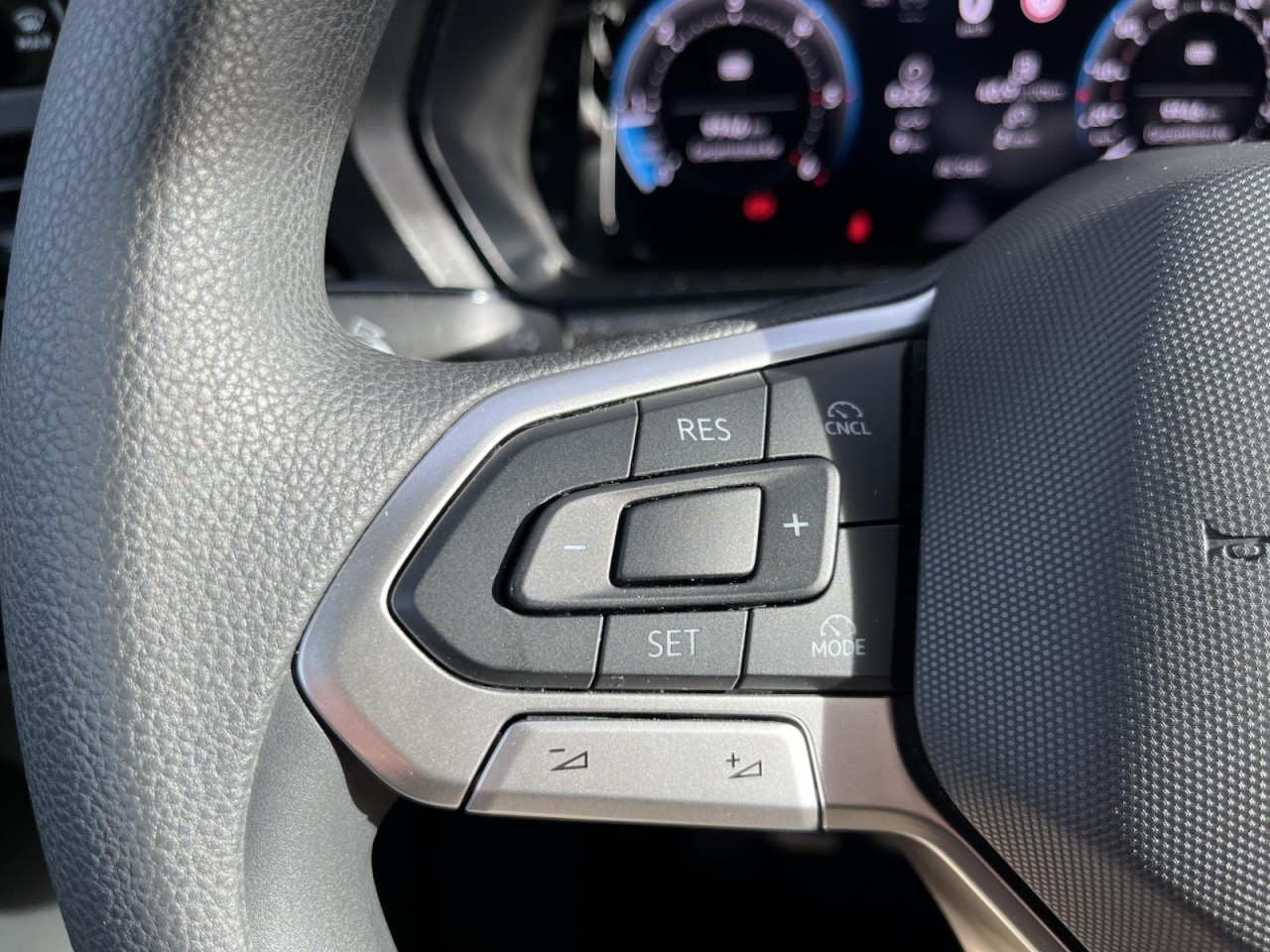 Caddy Kombi 2,0 TDI (Navi+RearView+Sitzhzg.)