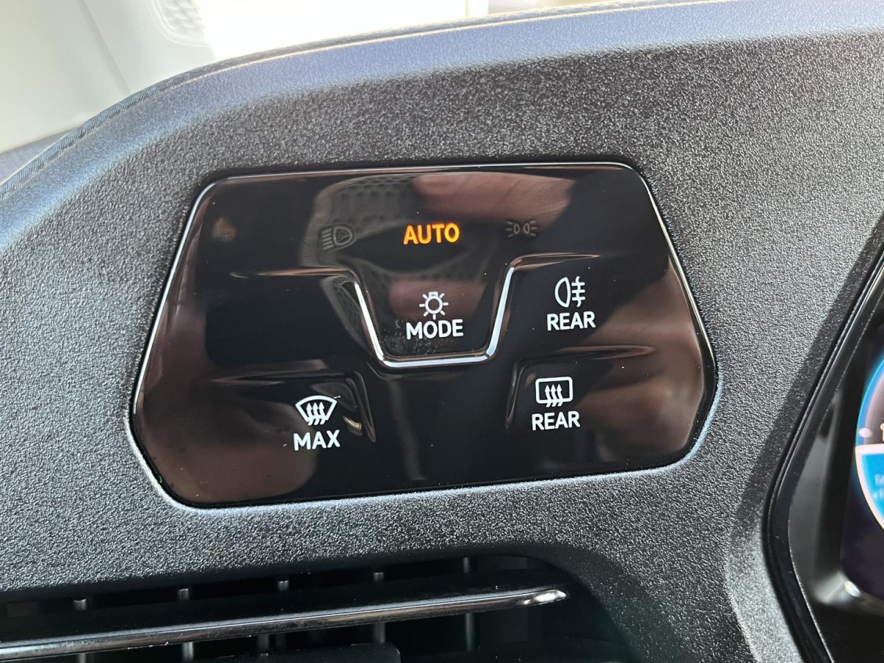 Caddy 2,0 TDI (RearView+AHK+Navi) Klima