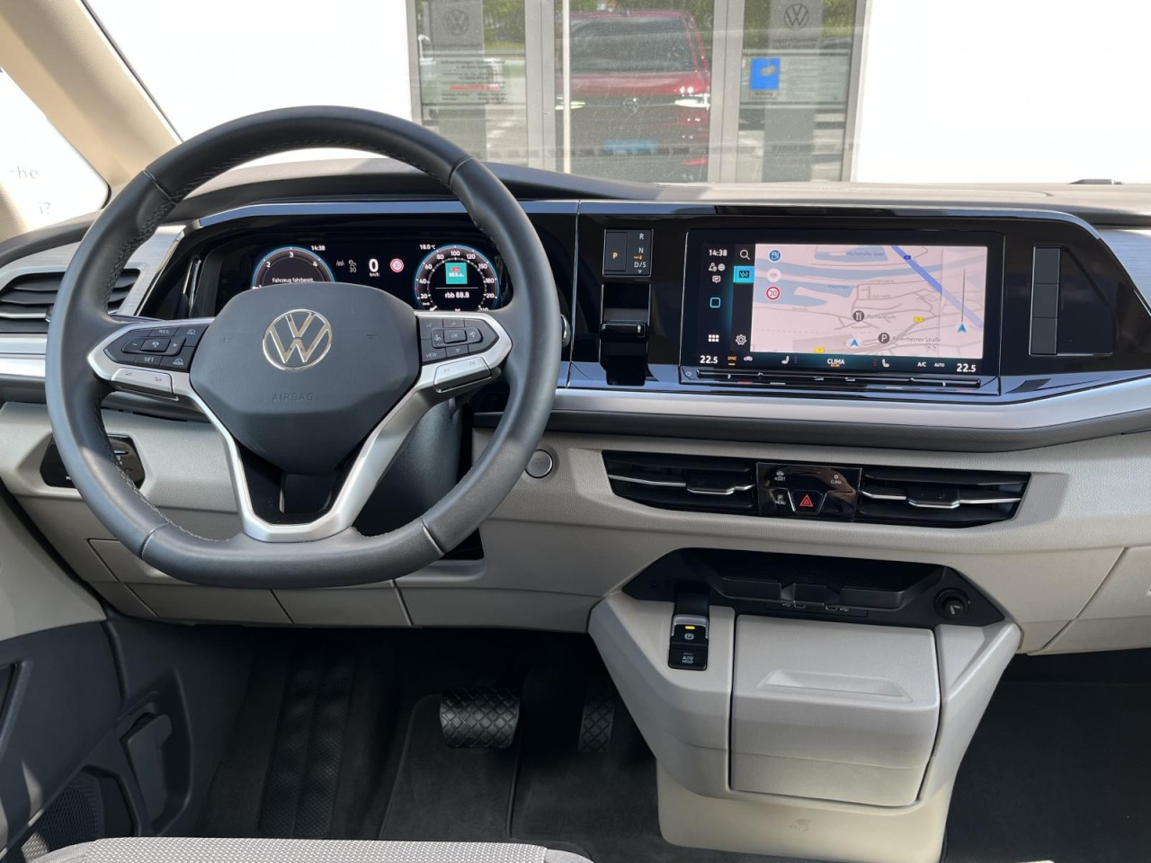 Multivan T7 Life KÜ 2,0 TDI DSG (IQLight+ACC+HarmanKardon)