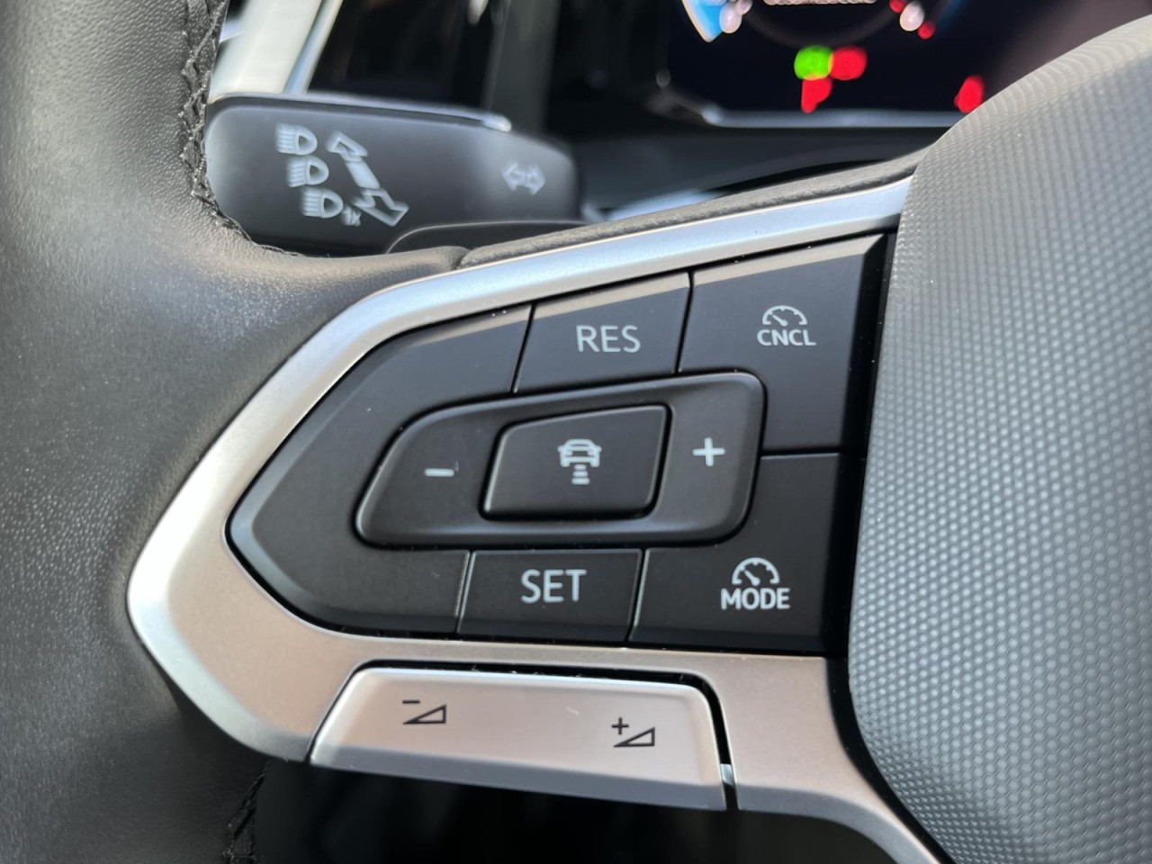 Multivan T7 Life KÜ 2,0 TDI DSG (IQLight+ACC+HarmanKardon)