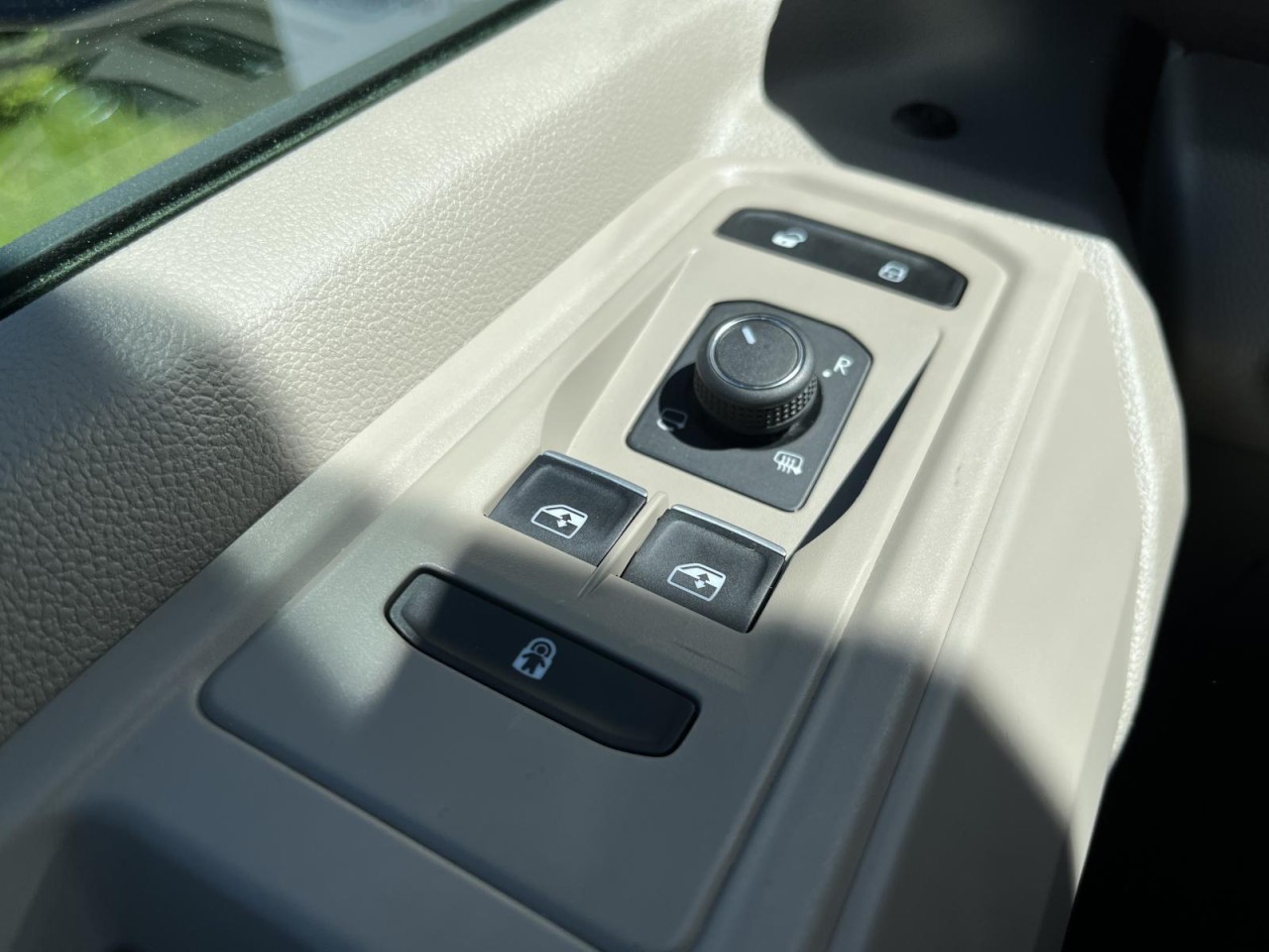 Multivan T7 Life KÜ 2,0 TDI DSG (AHK+RearView+LED)