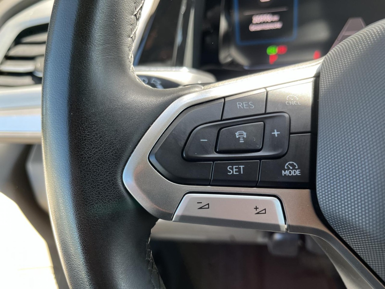Multivan T7 Life KÜ 2,0 TDI DSG (AHK+RearView+LED)