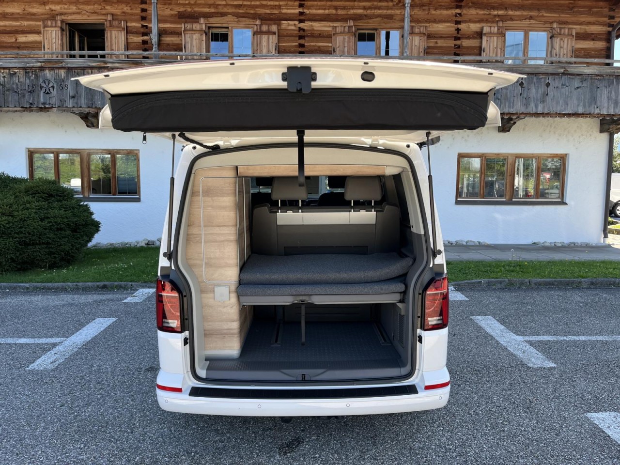 California T6.1 Ocean Edition 2,0 TDI DSG 4Motion (AHK+LED+Navi)