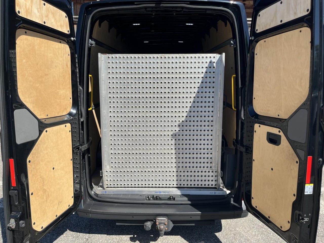 Crafter Kasten LR HD 2,0 TDI (Laderampe+AHK+Standhzg.)