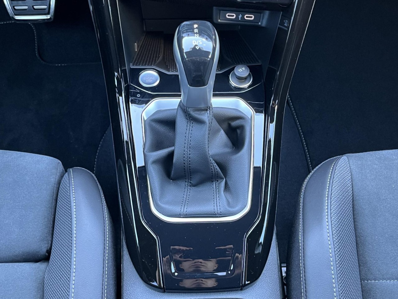 T-Roc 1,5 TSI DSG R-Line (BlackStyle+AHK+RearView)