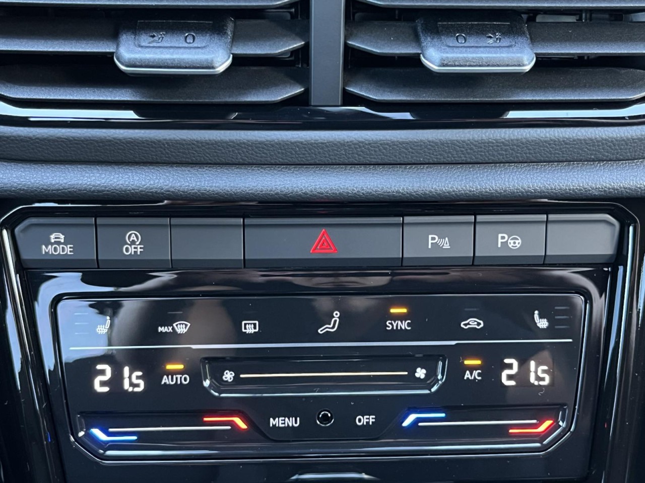 T-Roc 1,5 TSI DSG R-Line (BlackStyle+AHK+RearView)