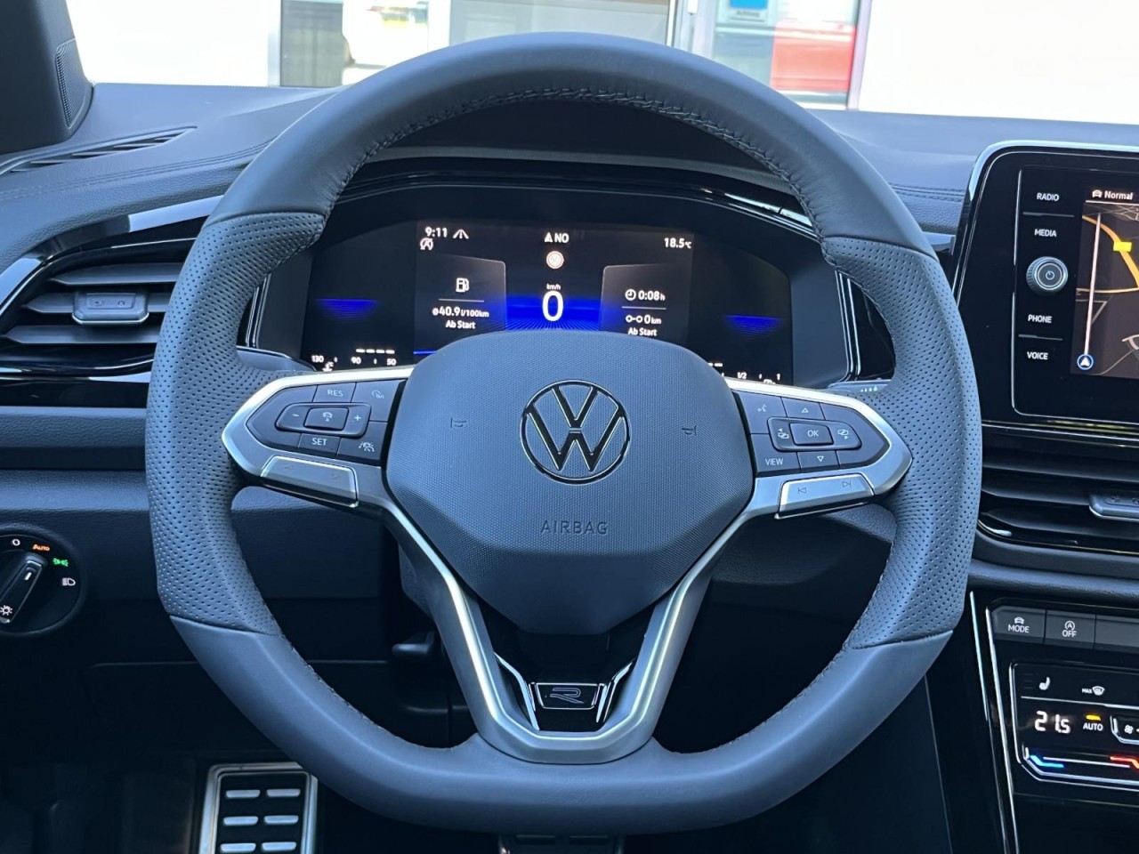 T-Roc 1,5 TSI DSG R-Line (BlackStyle+AHK+RearView)