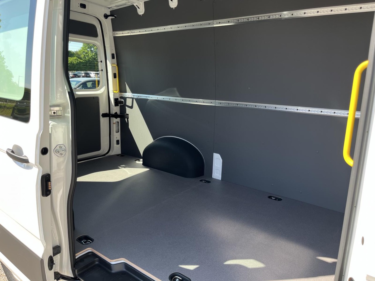 Crafter 35 Kasten 2,0 TDI MR HD(AHK+Klima+RearView)