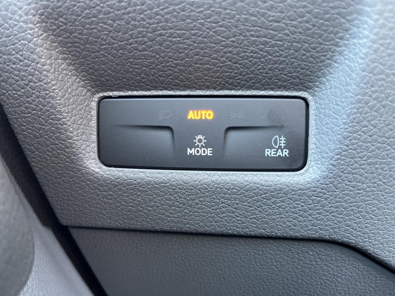 Crafter 35 Kasten 2,0 TDI MR HD(AHK+Klima+RearView)