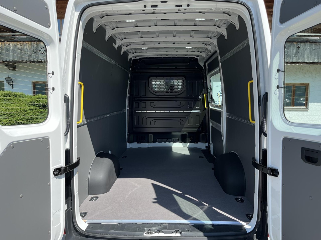 Crafter 35 Kasten 2,0 TDI MR HD(AHK+Klima+RearView)