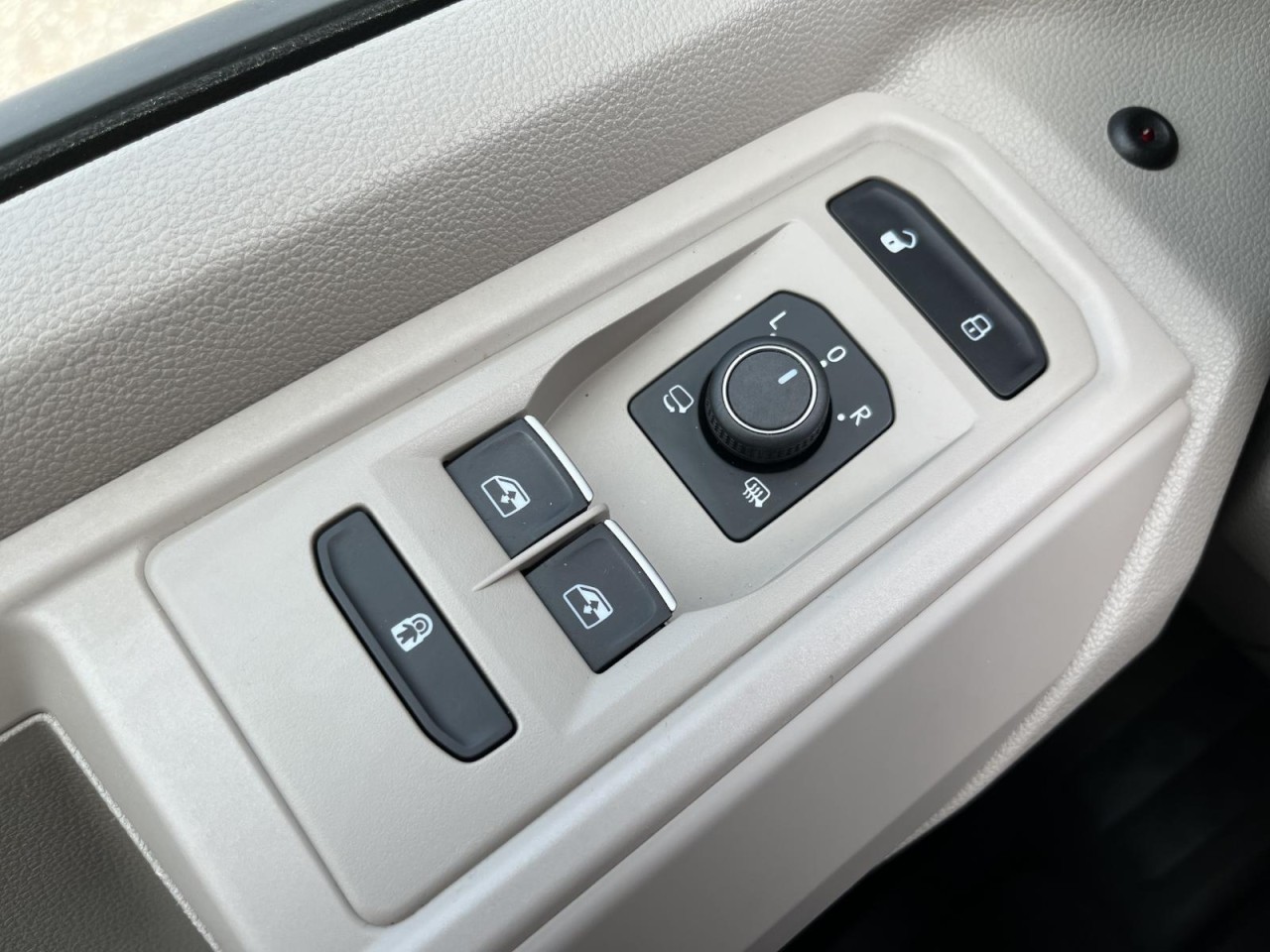 Multivan T7 2,0 TDI DSG Life LÜ (IQLight+Standhzg.)