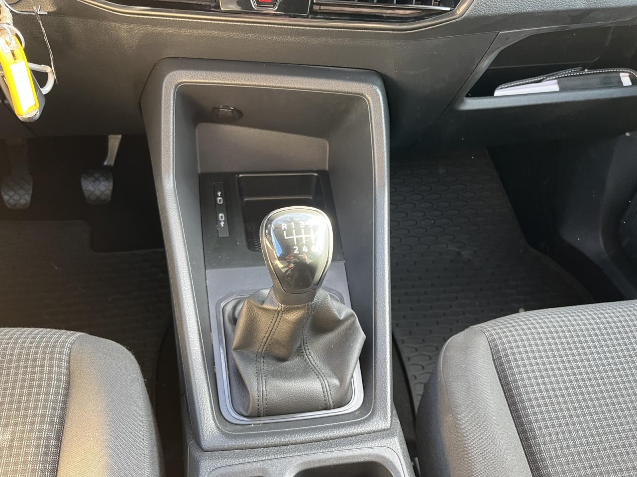 Caddy Cargo 2,0 TDI 4Motion (AHK+RearView+Klima)