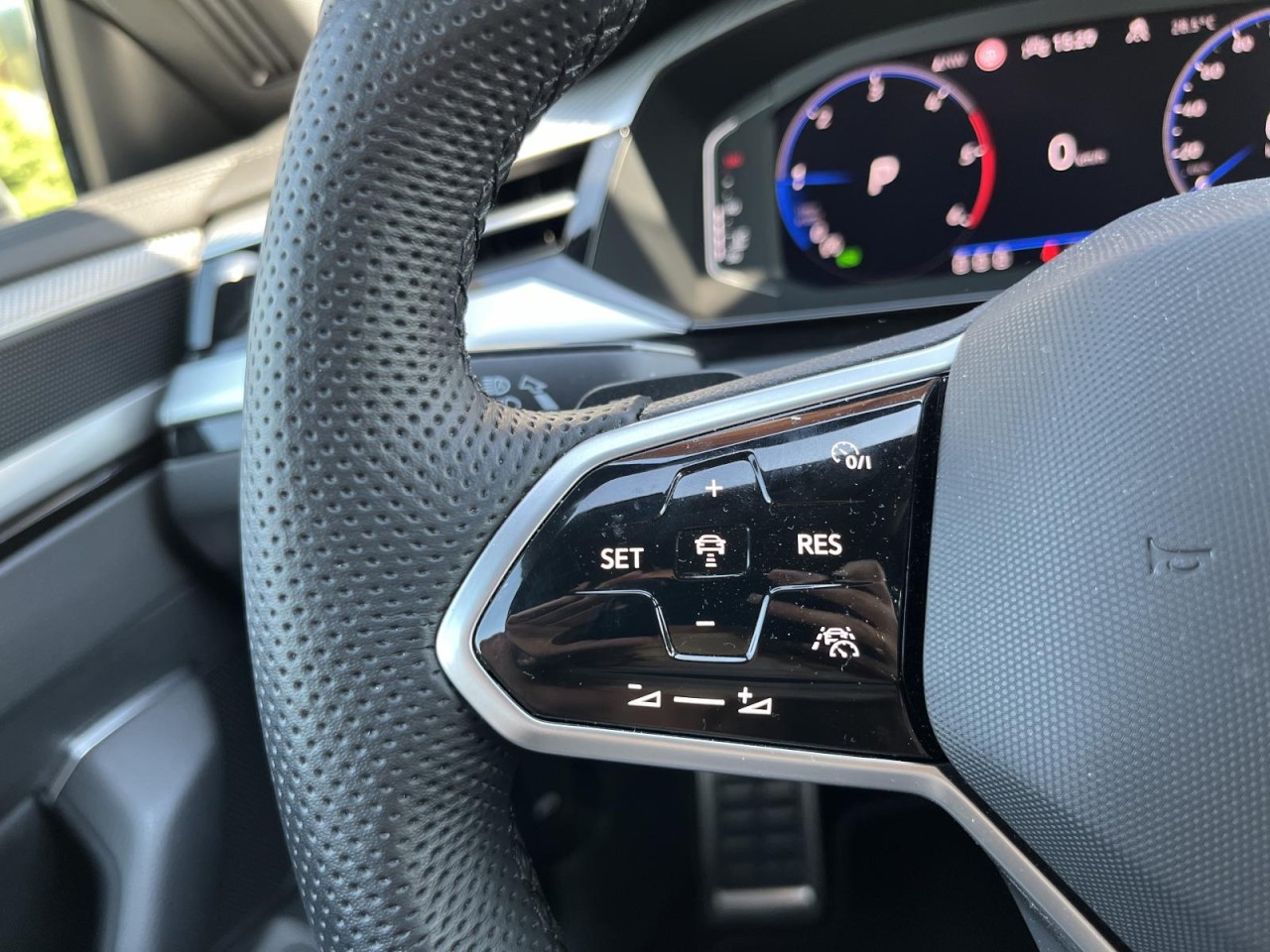 Arteon Shooting Brake 2,0 TDI DSG 4Motion R-Line (AHK+RearView+DCC)