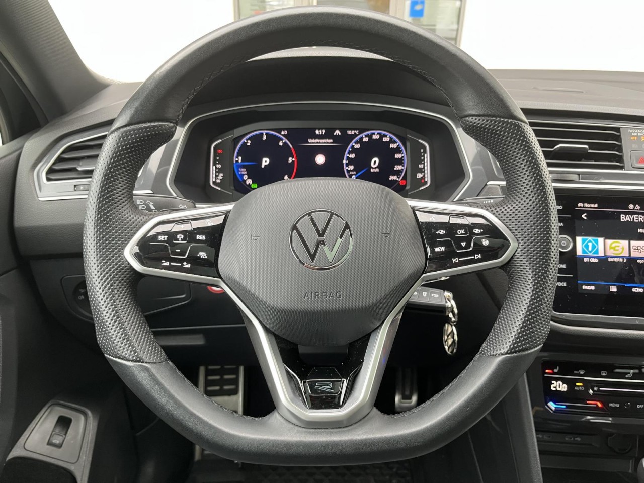 Tiguan Allspace 2,0 TDI DSG 4Motion R-Line BlackStyle (AHK+Navi+Pano)
