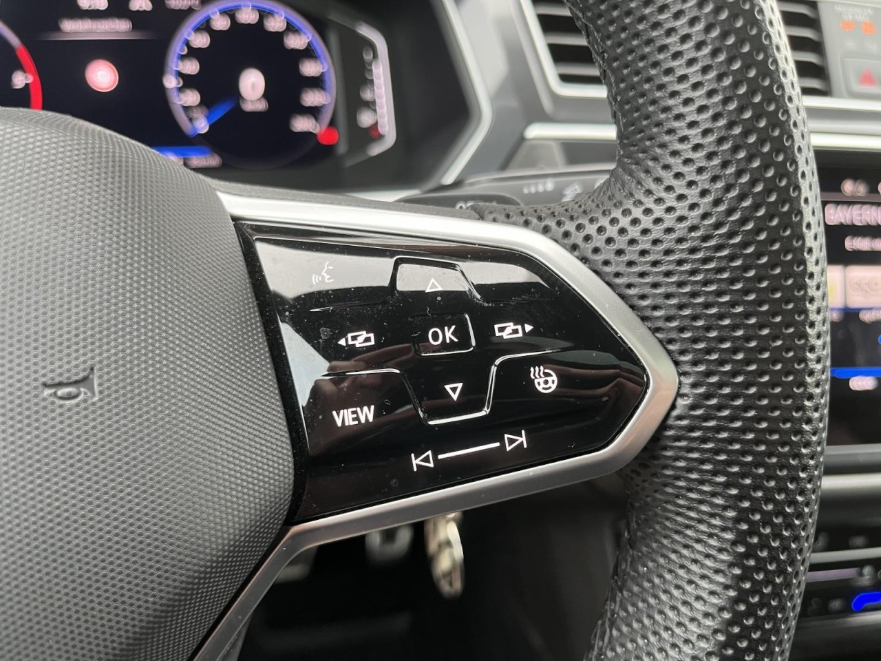 Tiguan Allspace 2,0 TDI DSG 4Motion R-Line BlackStyle (AHK+Navi+Pano)