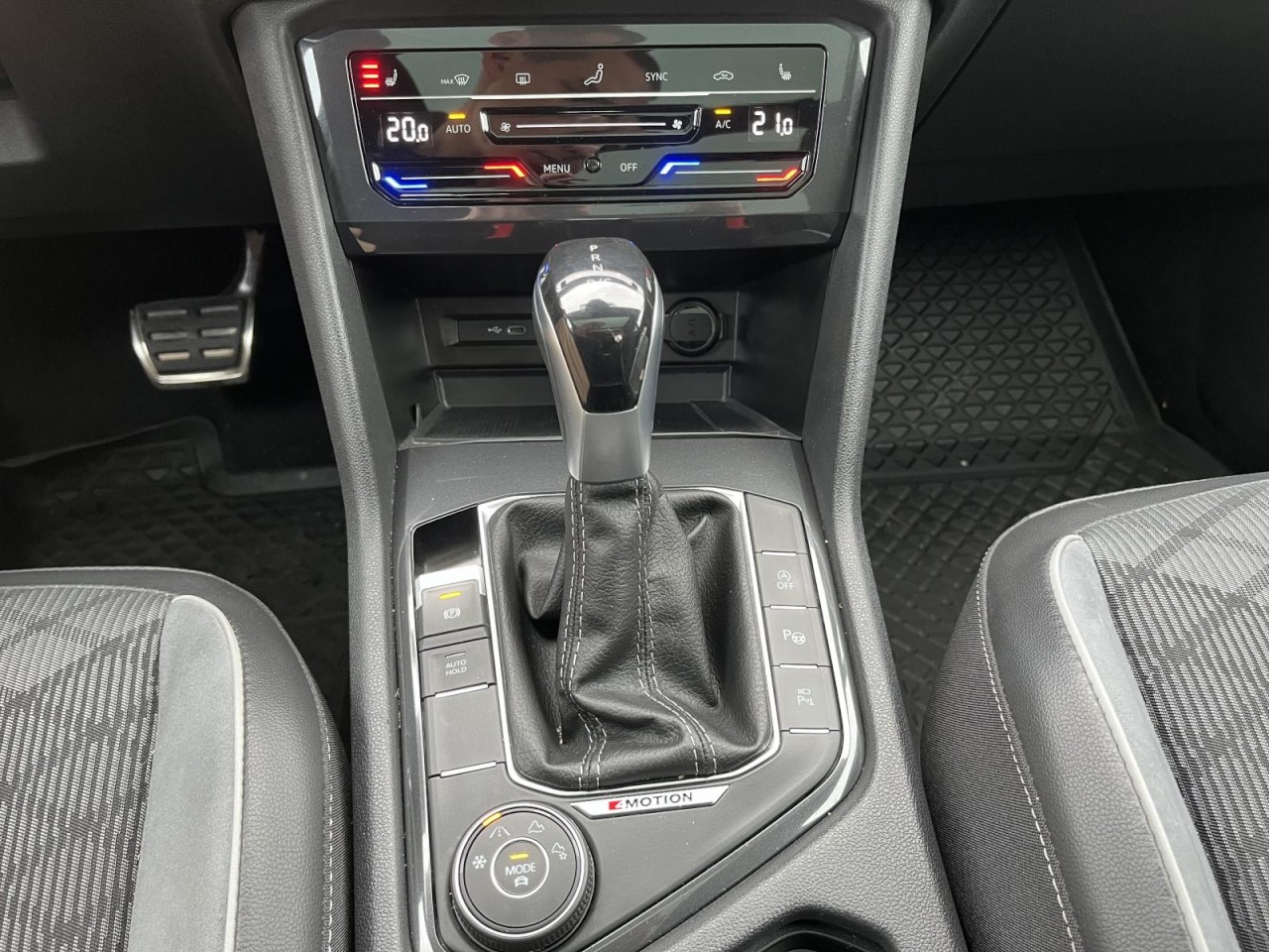 Tiguan Allspace 2,0 TDI DSG 4Motion R-Line BlackStyle (AHK+Navi+Pano)