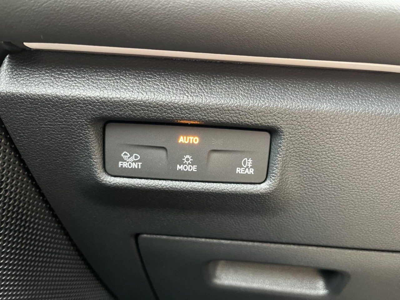 Tiguan 1,5 eTSI DSG Elegance (IQLight+AHK+Navi)