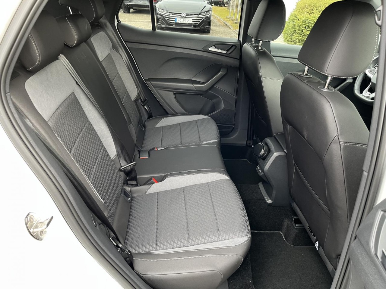 T-Cross 1,0 TSI DSG R-Line (Navi+RearView+LED)