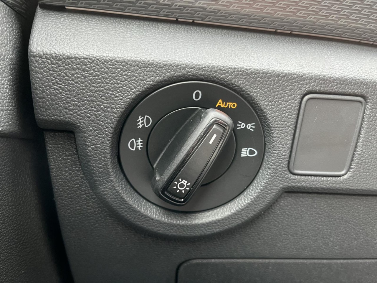 T-Cross 1,0 TSI DSG R-Line (Navi+RearView+LED)