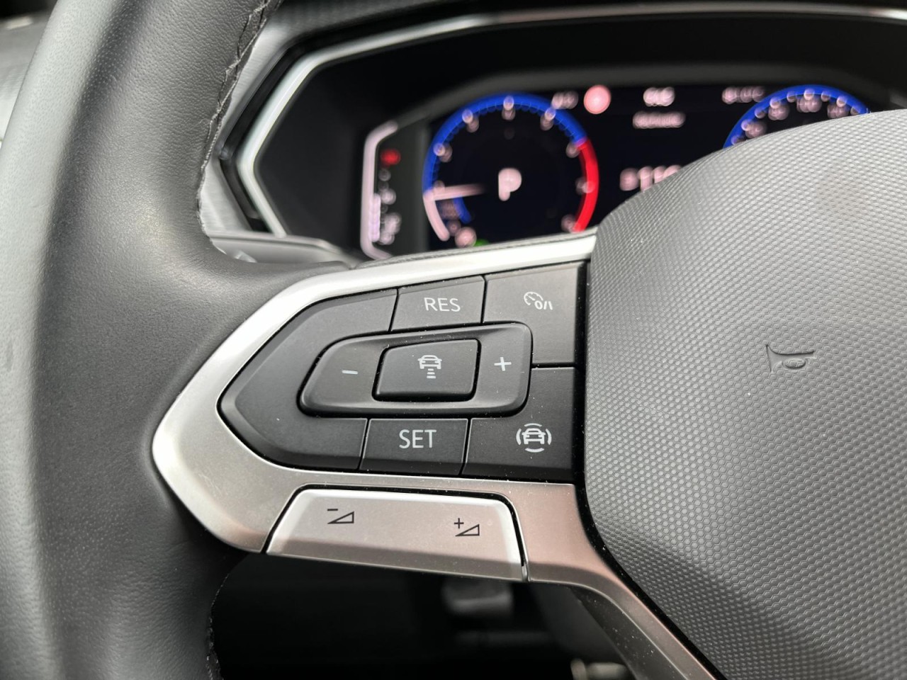 T-Cross 1,0 TSI DSG R-Line (Navi+RearView+LED)