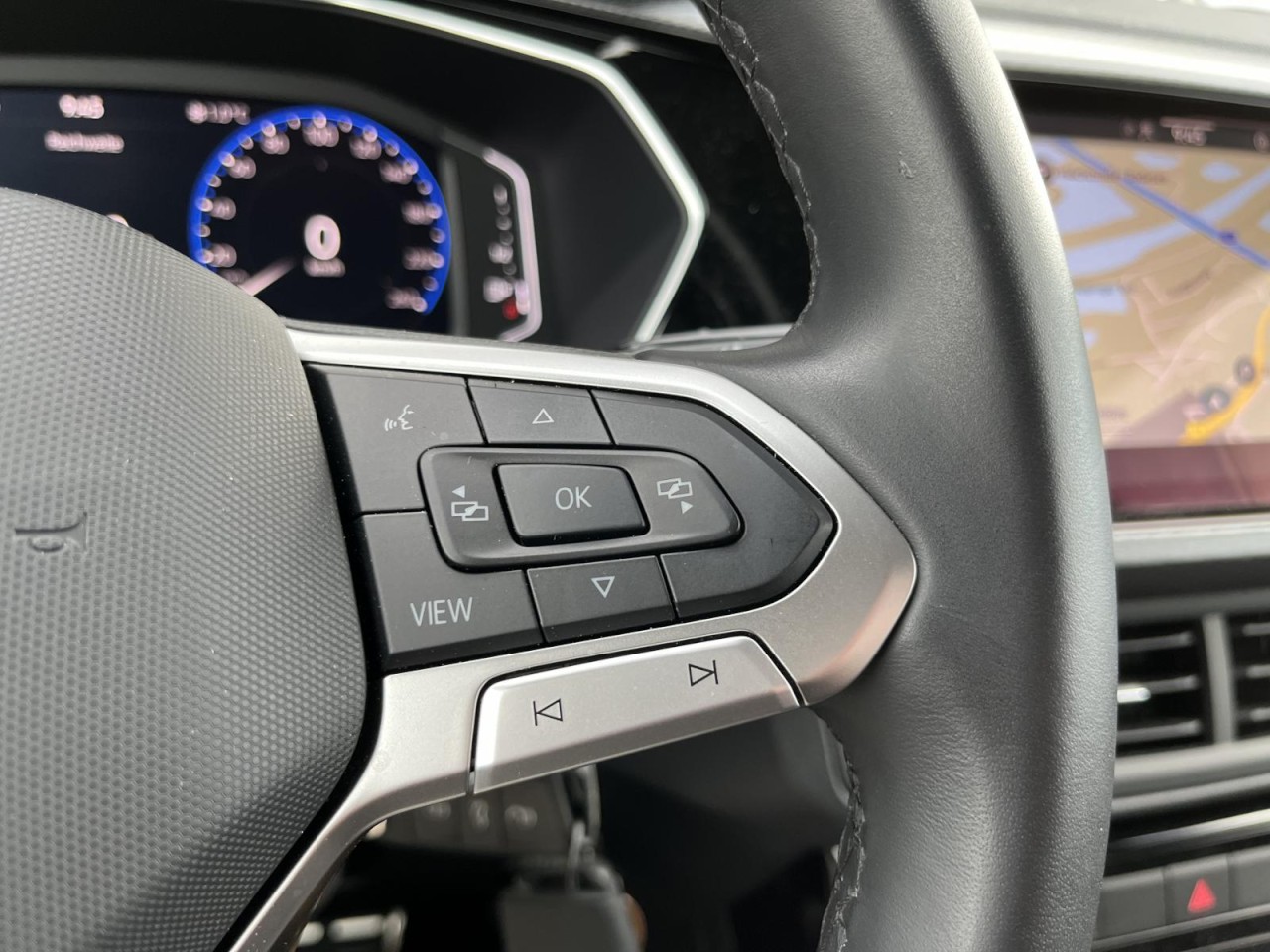 T-Cross 1,0 TSI DSG R-Line (Navi+RearView+LED)