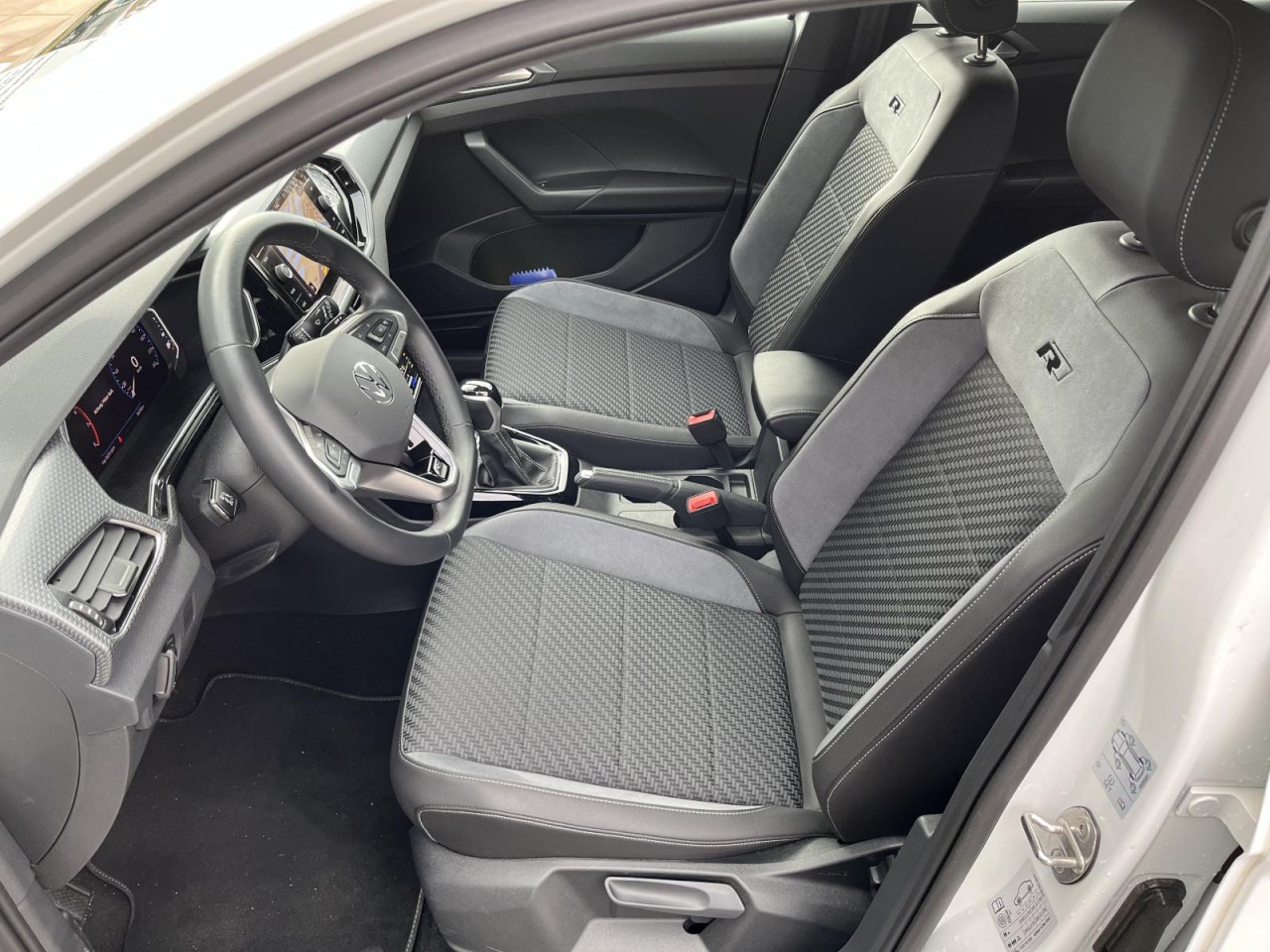 T-Cross 1,0 TSI DSG R-Line (Navi+RearView+LED)