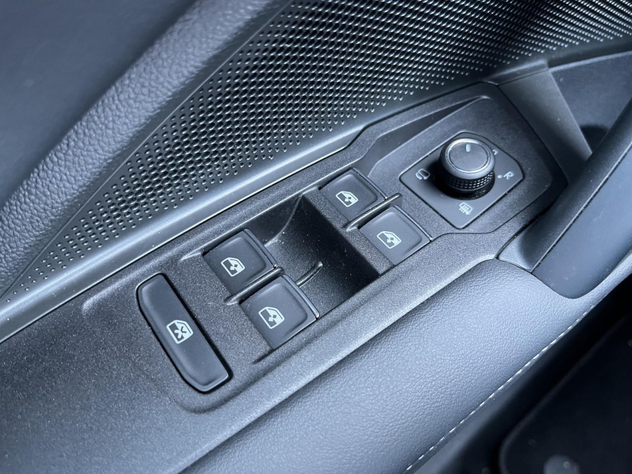 Tiguan 1,5 eTSI DSG Goal (LED+AHK+RearView)