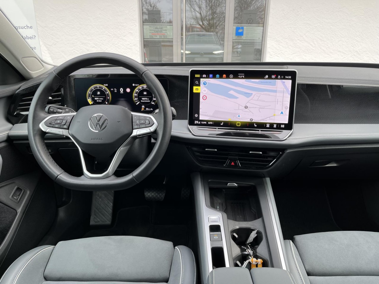 Passat Variant 1,5 TSI DSG Bussines (Navi+LED+RearView)