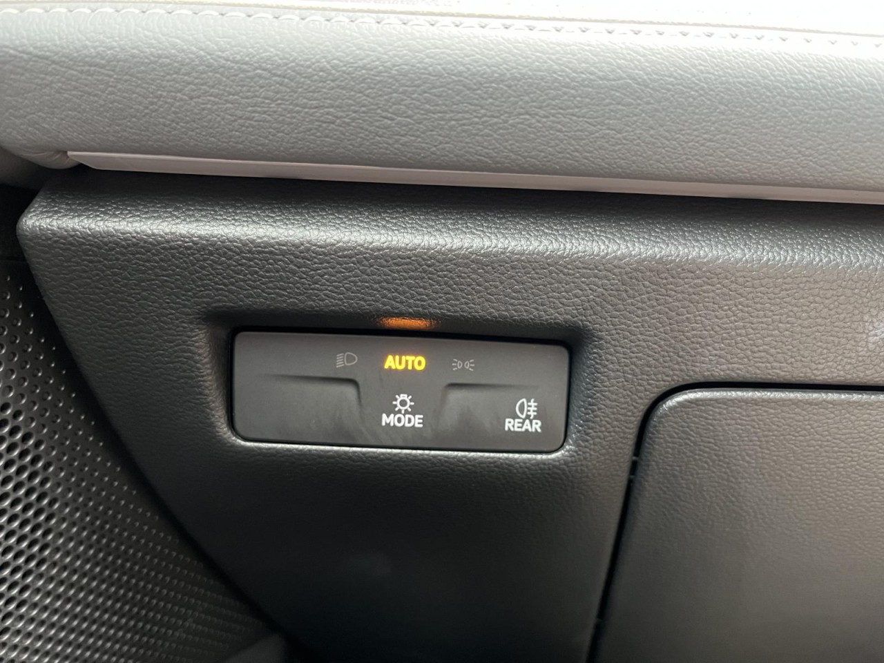 Passat Variant 1,5 TSI DSG Bussines (Navi+LED+RearView)