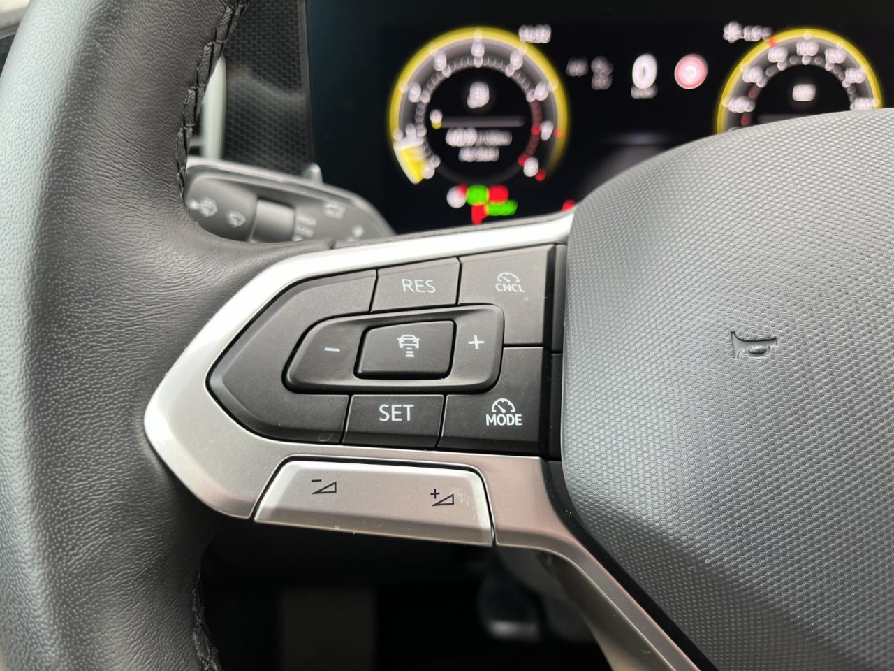 Passat Variant 1,5 TSI DSG Bussines (Navi+LED+RearView)