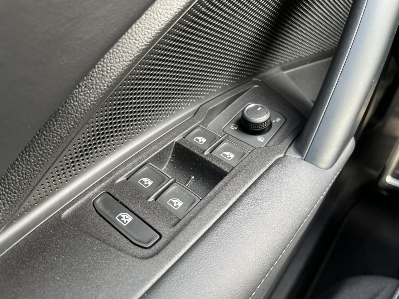 Tiguan 2,0 TDI DSG Goal (Navi+LED+AHK+RearView+ACC)