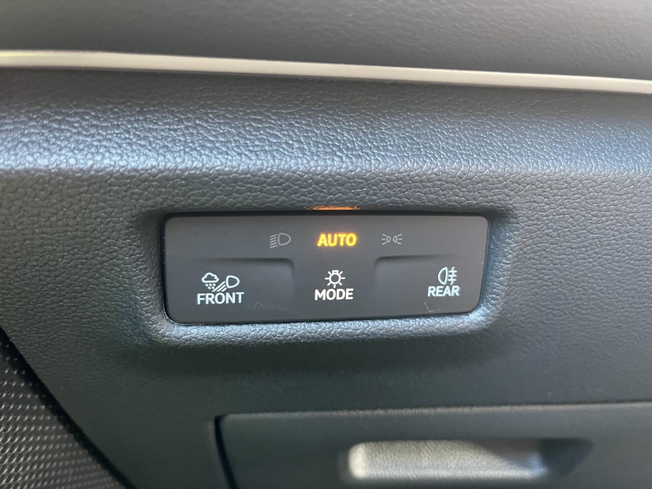 Tiguan 2,0 TDI DSG Goal (Navi+LED+AHK+RearView+ACC)