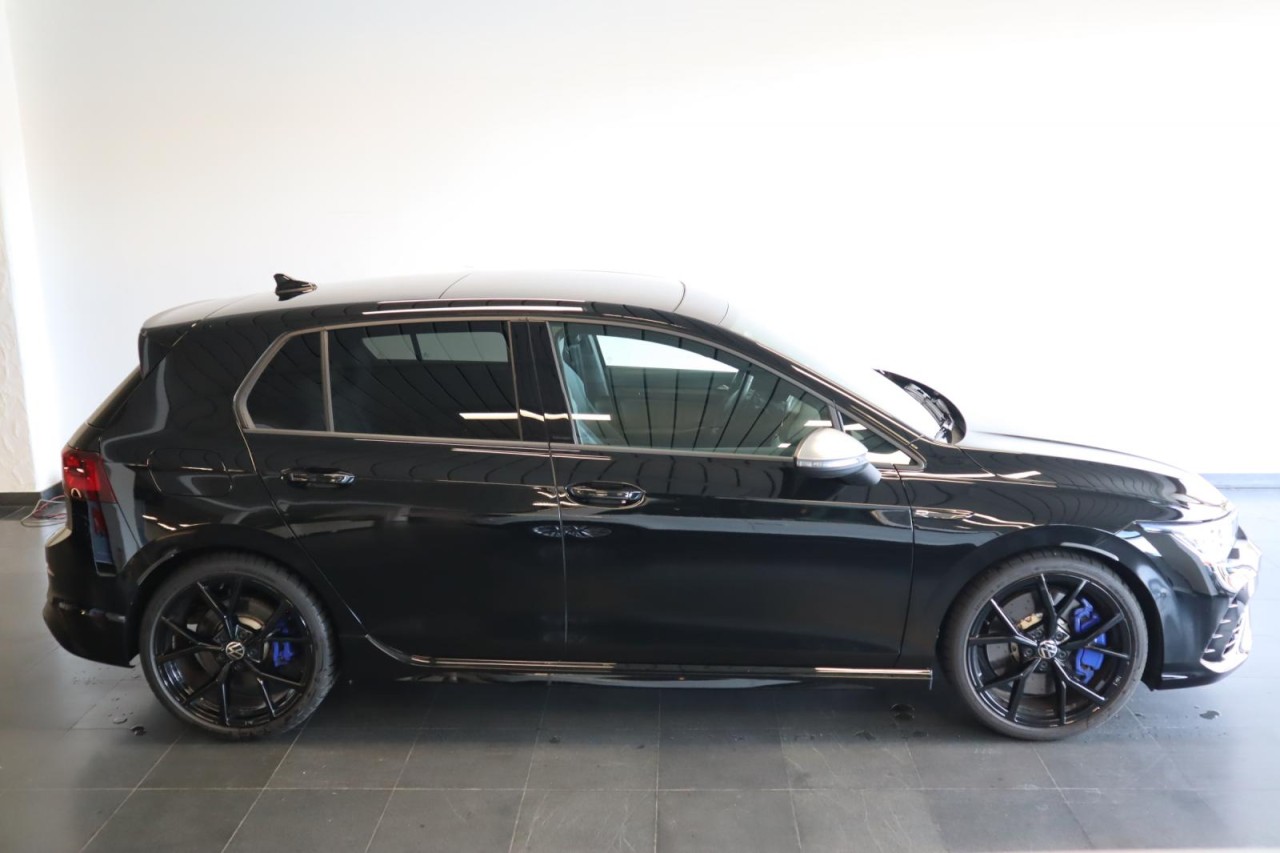 Golf VIII R 2,0 TSI DSG 4Motion (LED+DCC+RearView)