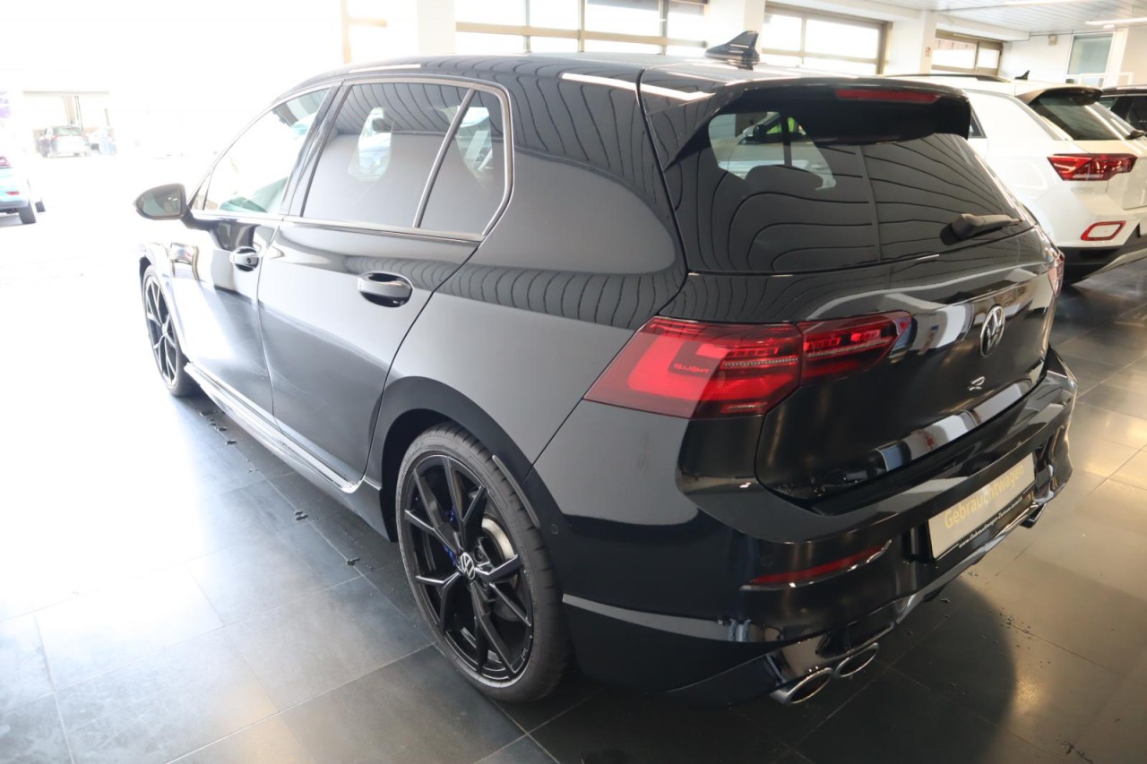 Golf VIII R 2,0 TSI DSG 4Motion (LED+DCC+RearView)
