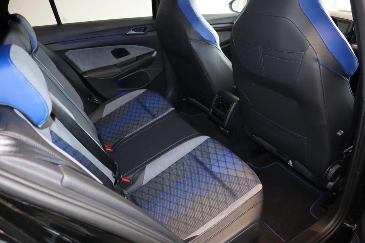 Golf VIII R 2,0 TSI DSG 4Motion (LED+DCC+RearView)