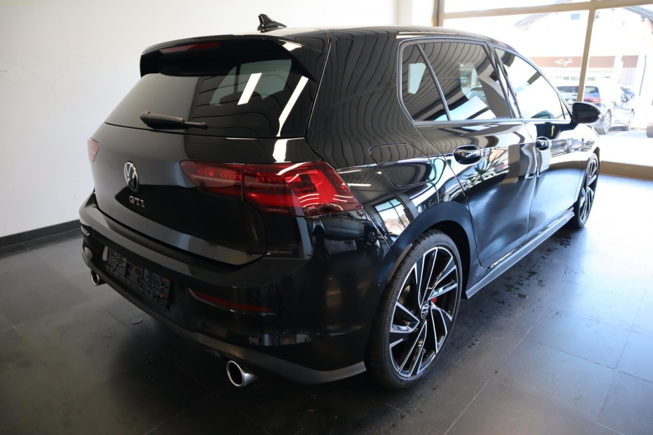 Golf VIII GTI 2,0 TSI DSG (AHK+LED+Navi) Klima
