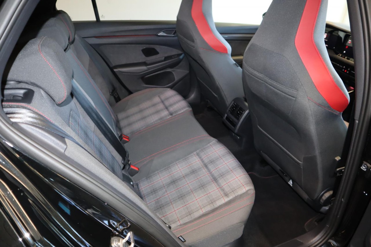 Golf VIII GTI 2,0 TSI DSG (AHK+LED+Navi) Klima