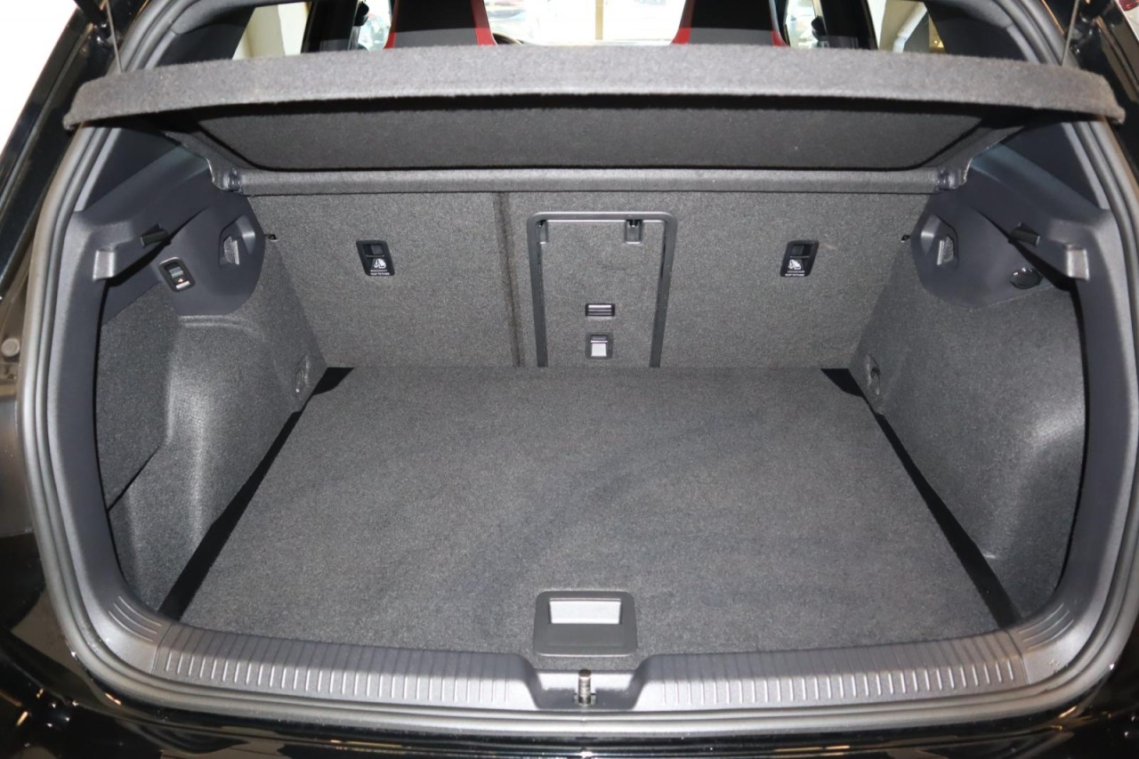 Golf VIII GTI 2,0 TSI DSG (AHK+LED+Navi) Klima