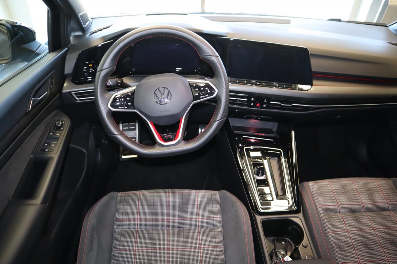 Golf VIII GTI 2,0 TSI DSG (AHK+LED+Navi) Klima