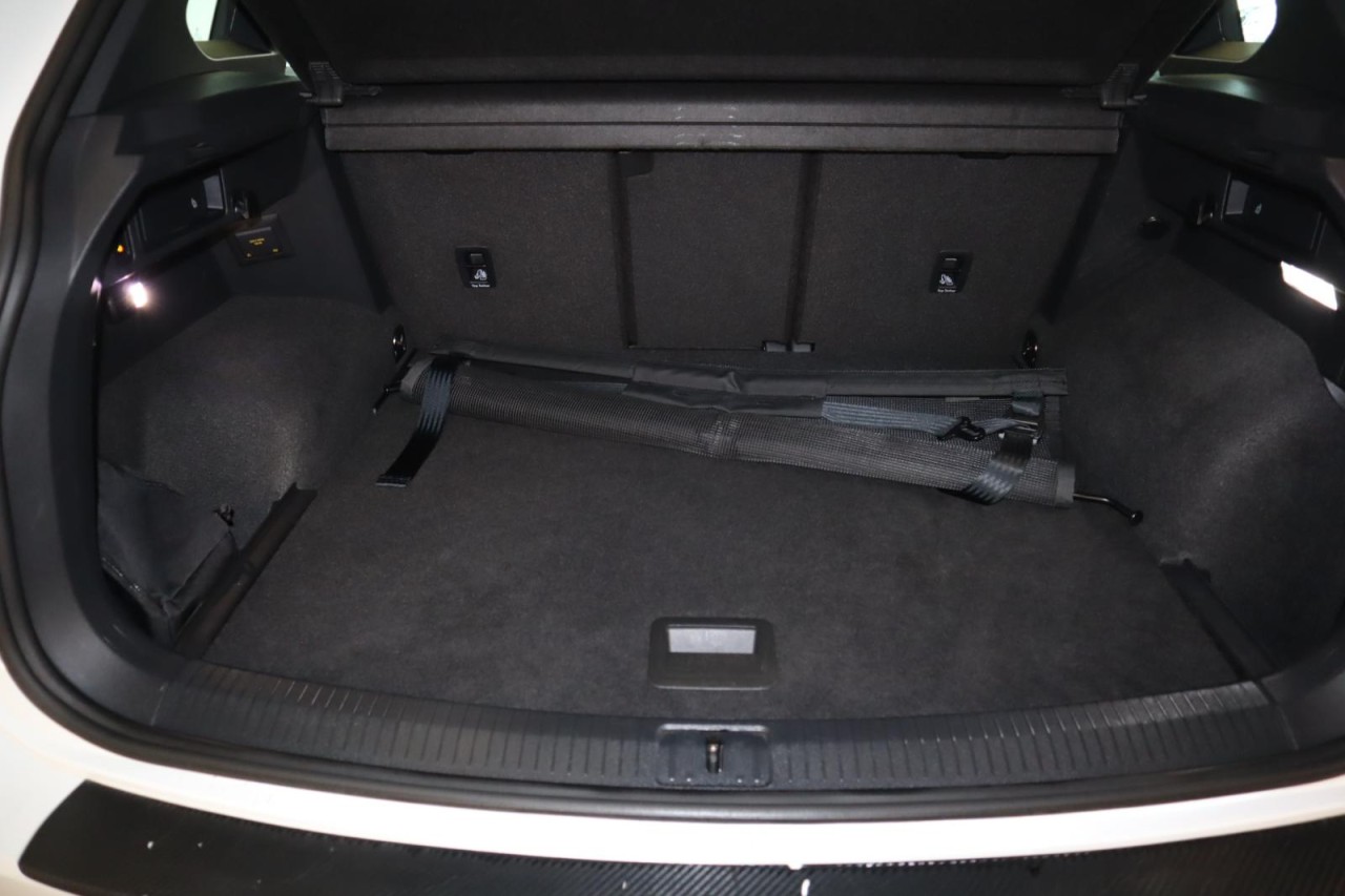 Tiguan 2,0 TSI DSG 4Motion R-Line (AHK+Navi)