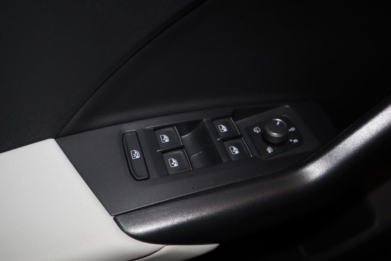 T-Cross 1,0 TSI DSG Style (IQLight+ACC+Navi+RearView)