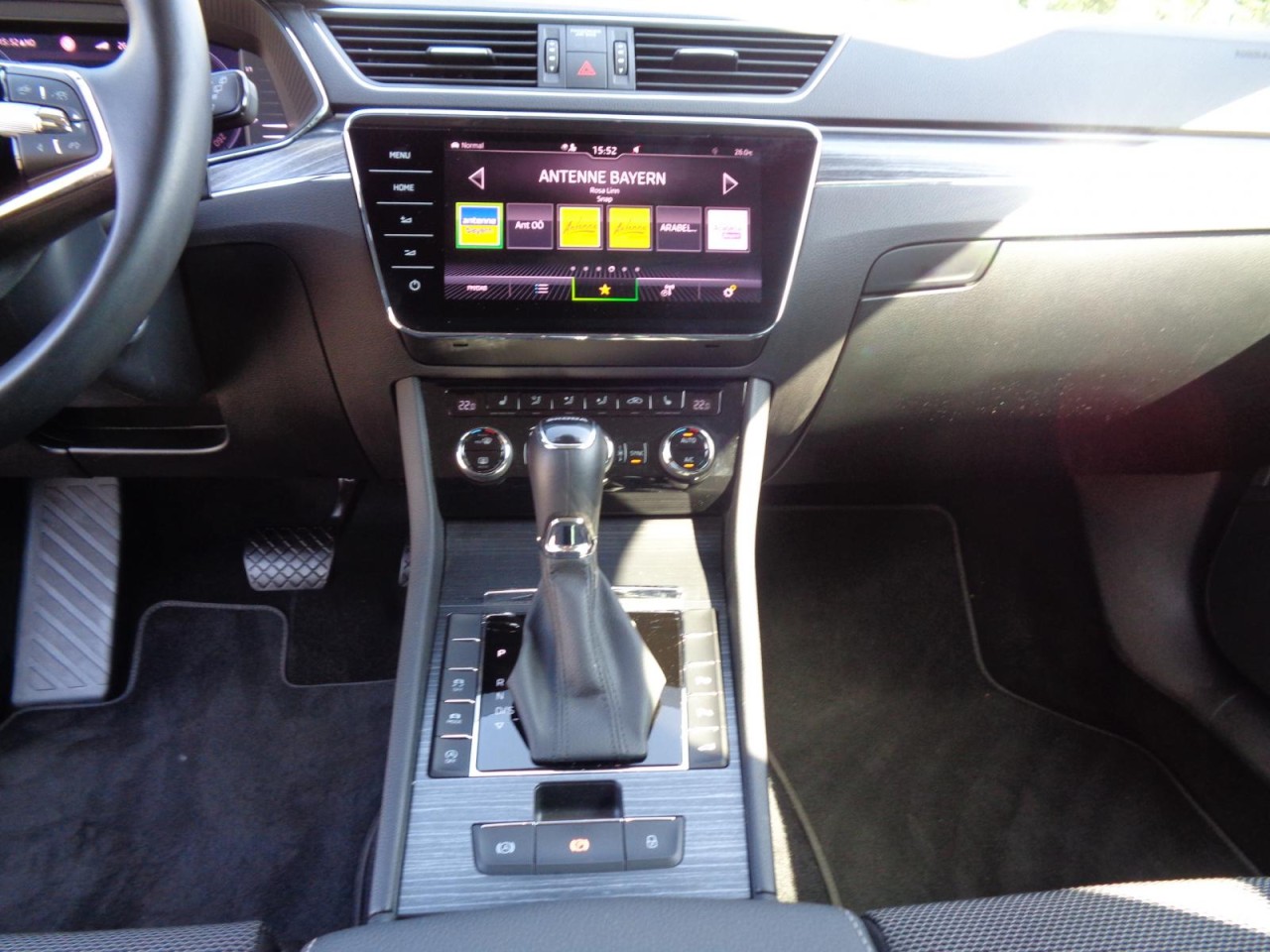 Superb Combi 2,0 TSI DSG ( Navi,Parklenkassi,Travellerpaket,ACC)