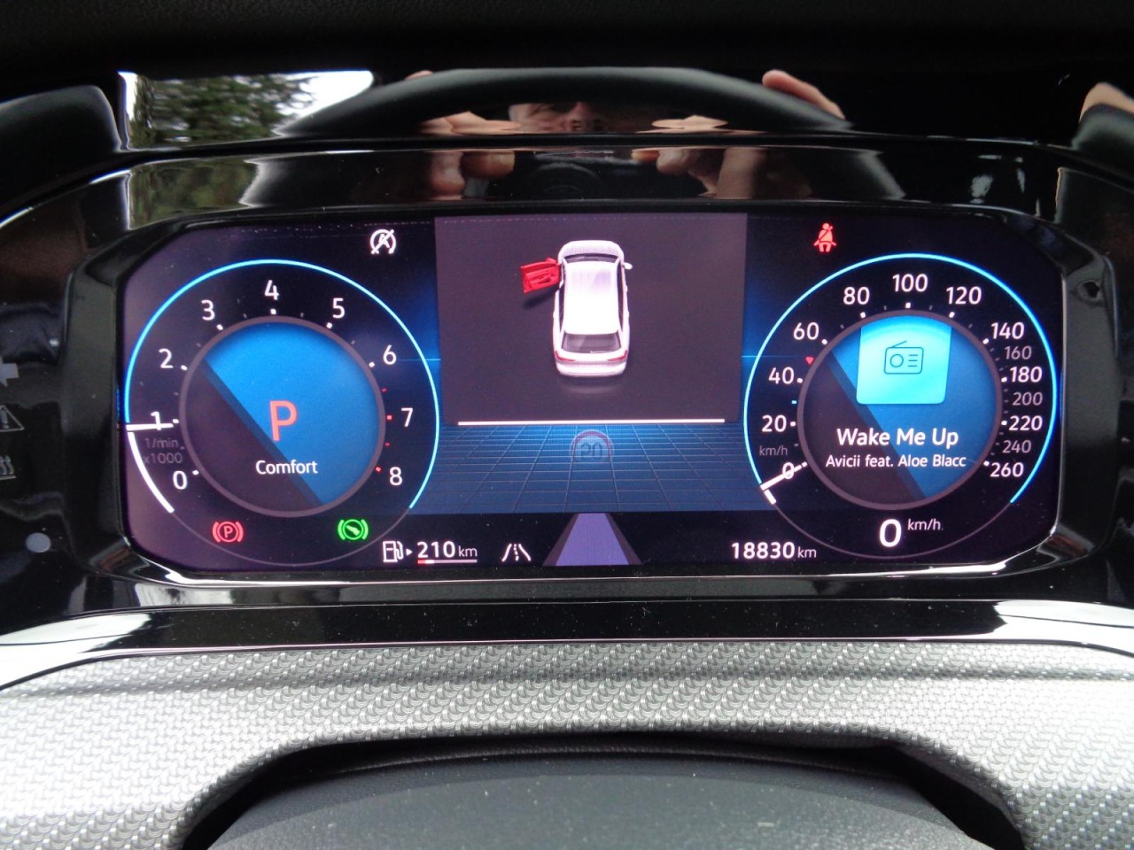 Golf VIII Variant 1,5 eTSI DSG R-Line (Navi+LED+RearView)