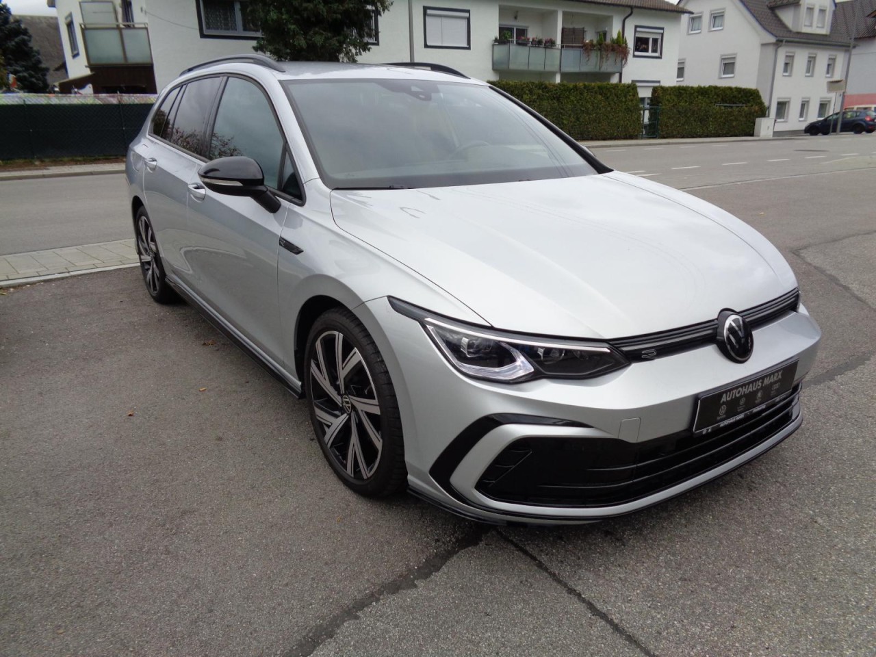 Golf VIII Variant 1,5 eTSI DSG R-Line (Navi+LED+RearView)