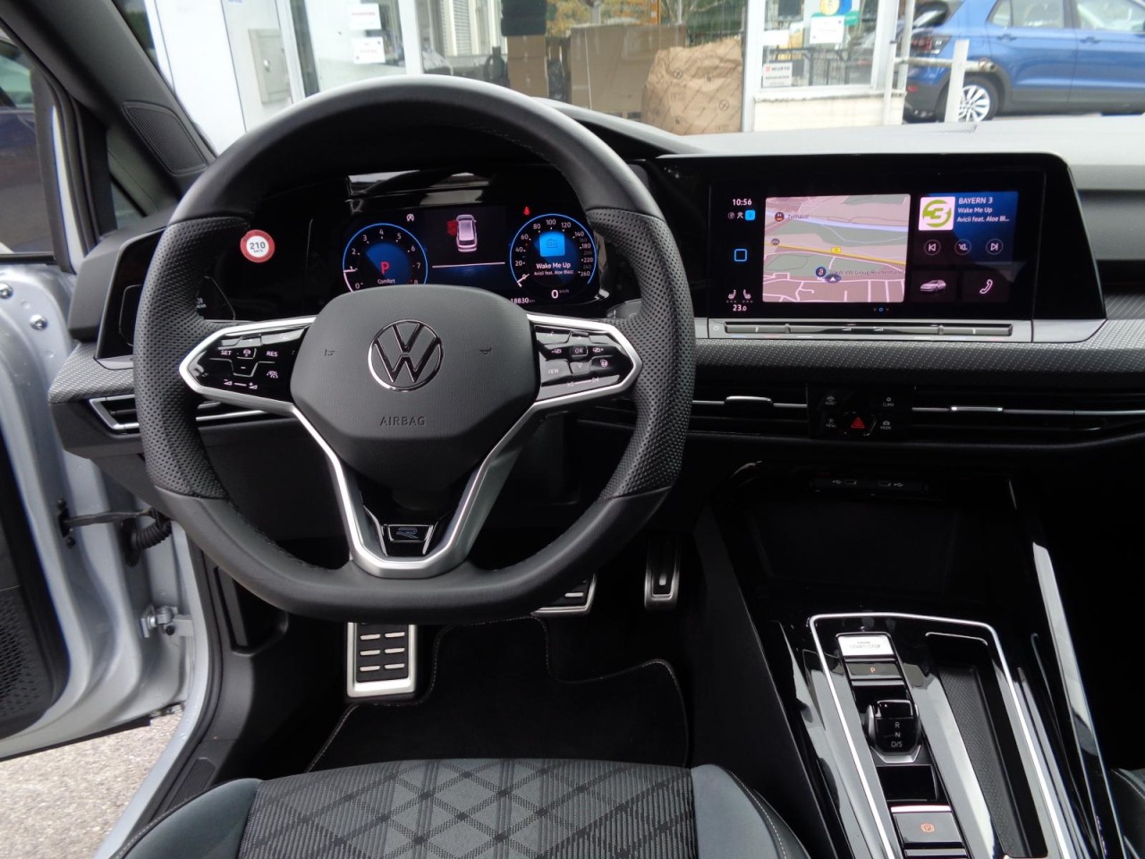 Golf VIII Variant 1,5 eTSI DSG R-Line (Navi+LED+RearView)