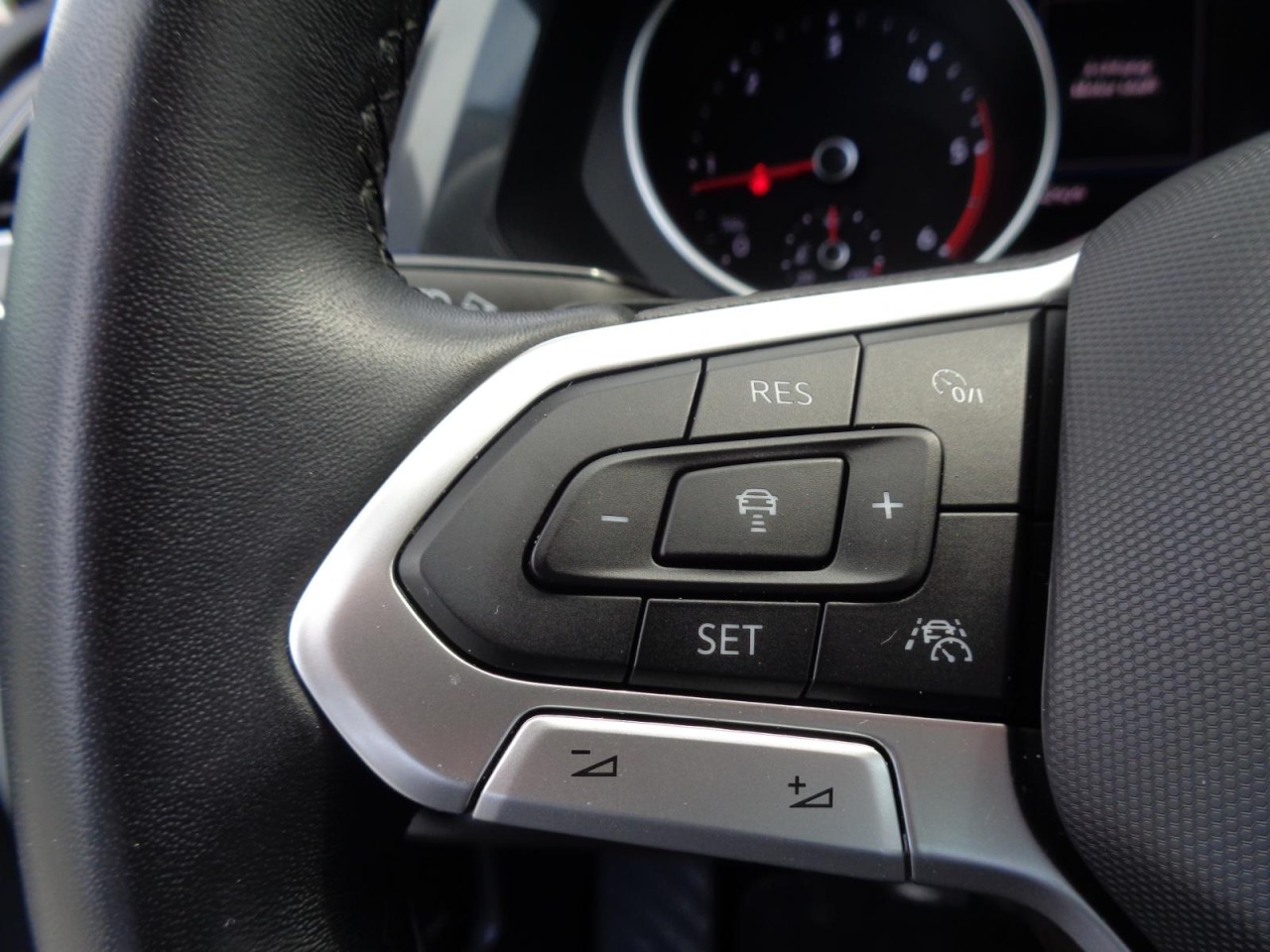 Tiguan 2,0 TDI DSG (AHK+Navi+ACC) Klima Navi