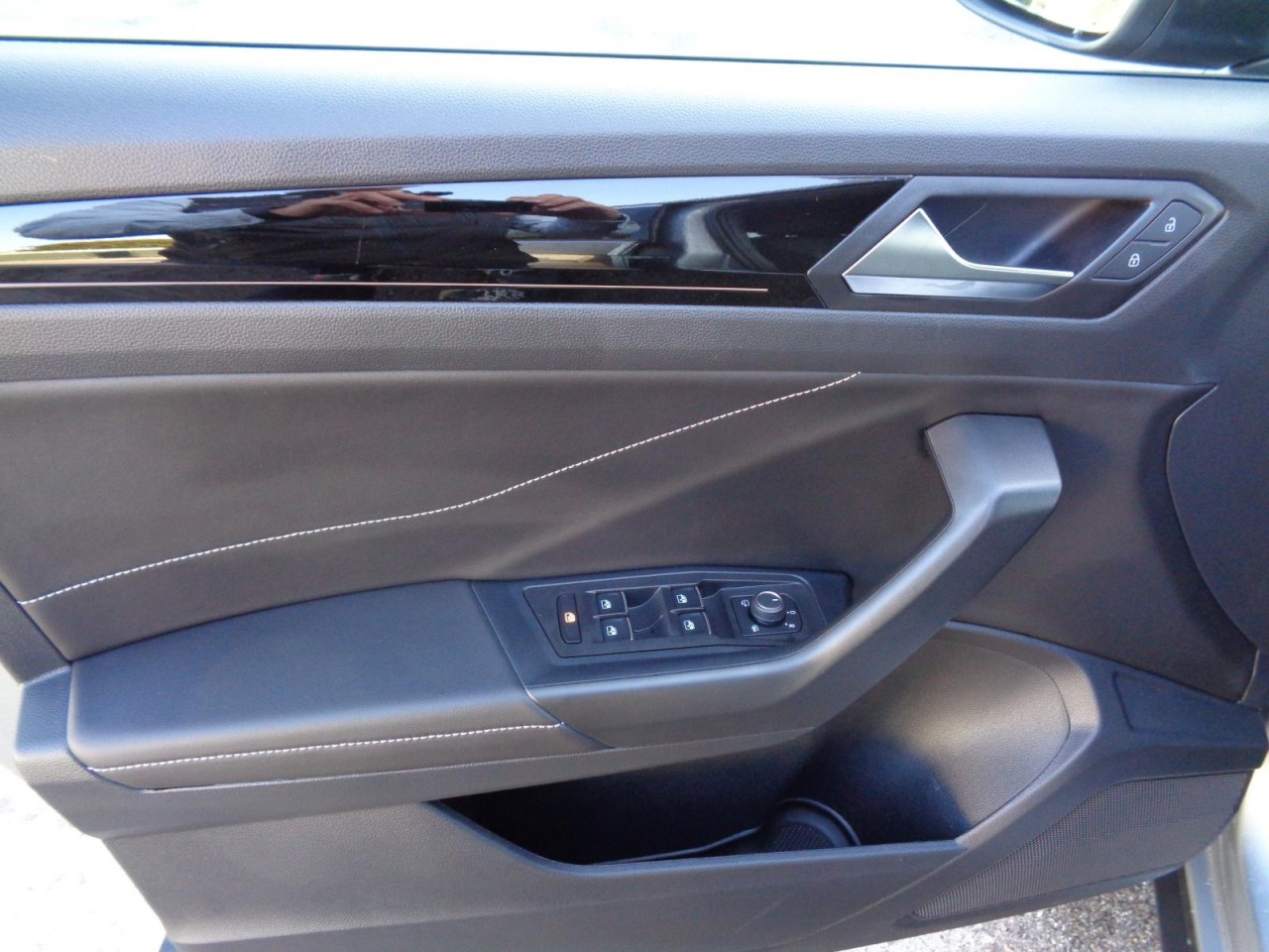 T-Roc 1,5 TSI DSG R-Line (AHK+LED+Navi) Navi