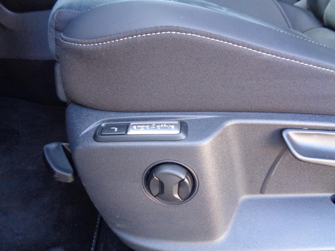 T-Roc 1,5 TSI DSG R-Line (LED+Navi+RearView)