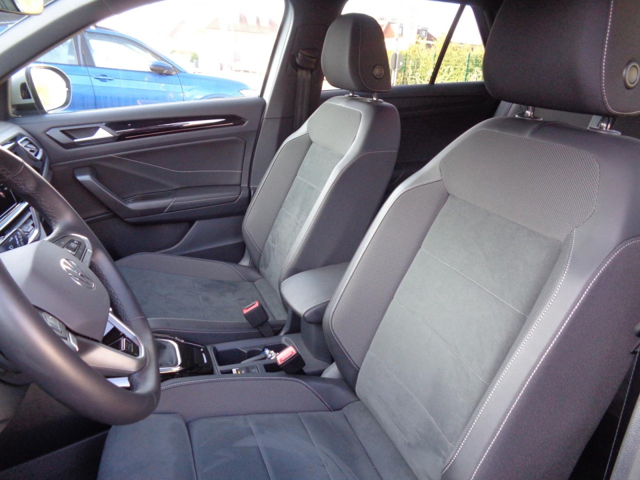 T-Roc 1,5 TSI DSG R-Line (LED+Navi+RearView)