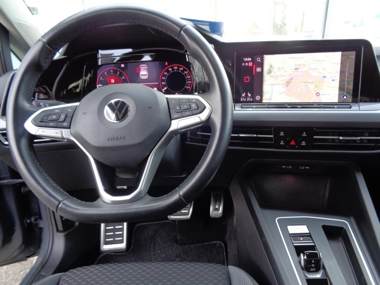 Golf VIII 1,5 eTSI DSG Active (LED+RearView+Navi)